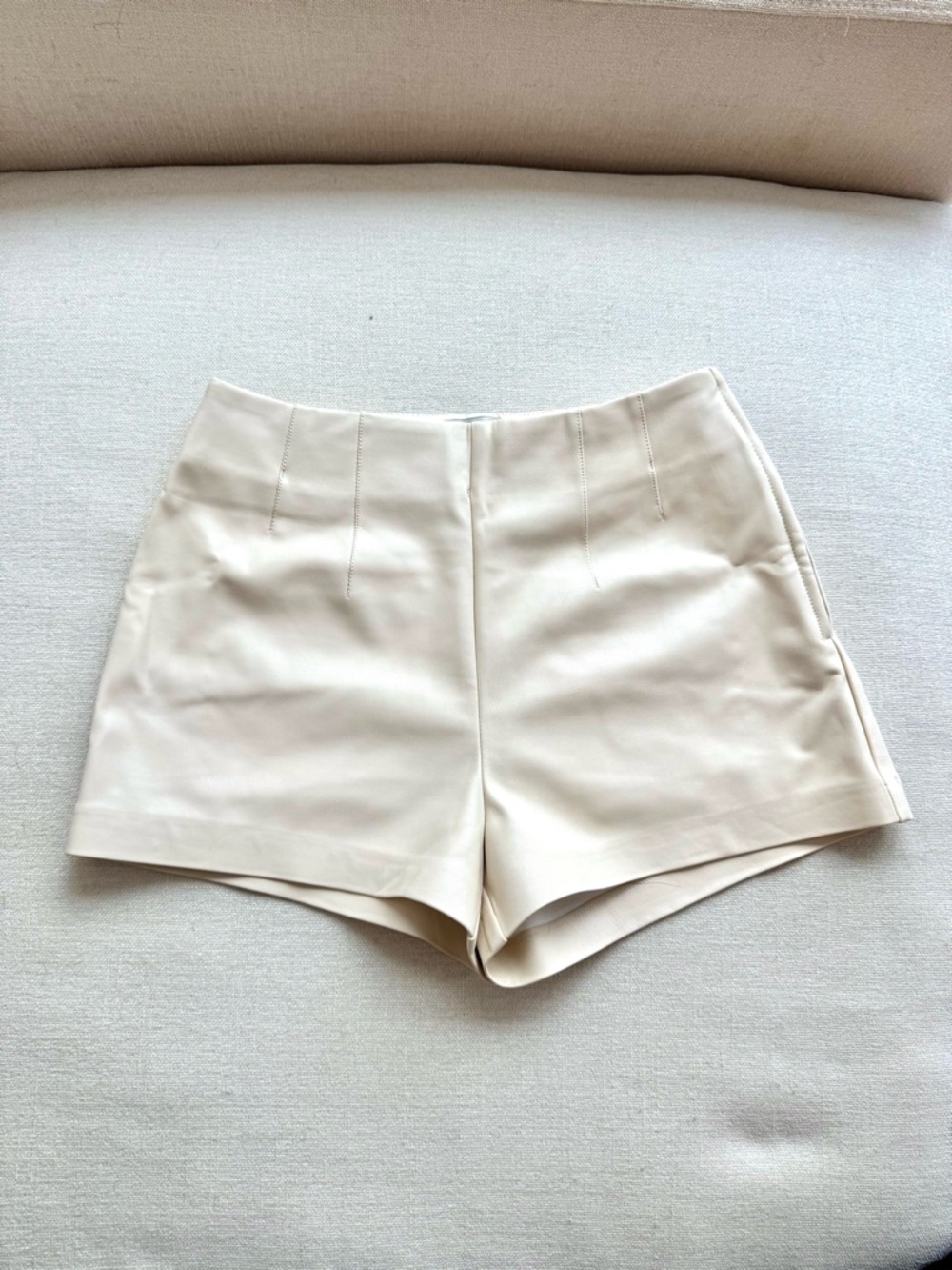 NWT Anthropologie Maeve Faux Leather Micro Shorts – Ivory (US 0)